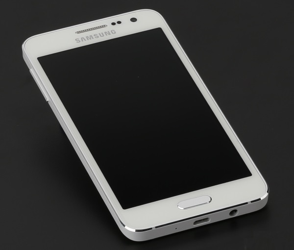 Samsung Galaxy A3 01