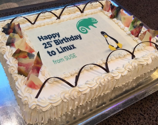 Linux oslavuje 25 rokov torta