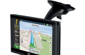 Navigácia s magnetickým držiakom: Navitel E500 Magnetic